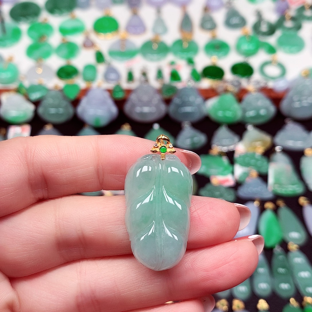 翡翠18K金镶嵌颈饰