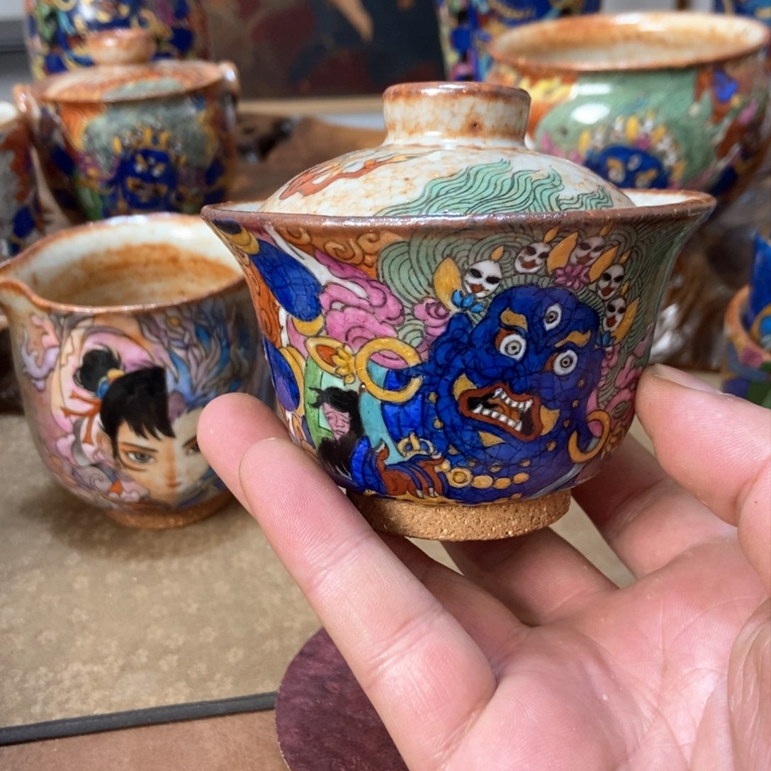 手工制作的一款盖碗