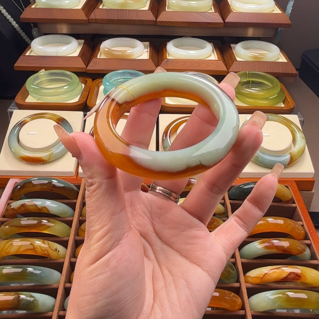 蛇纹石玉手镯未镶嵌