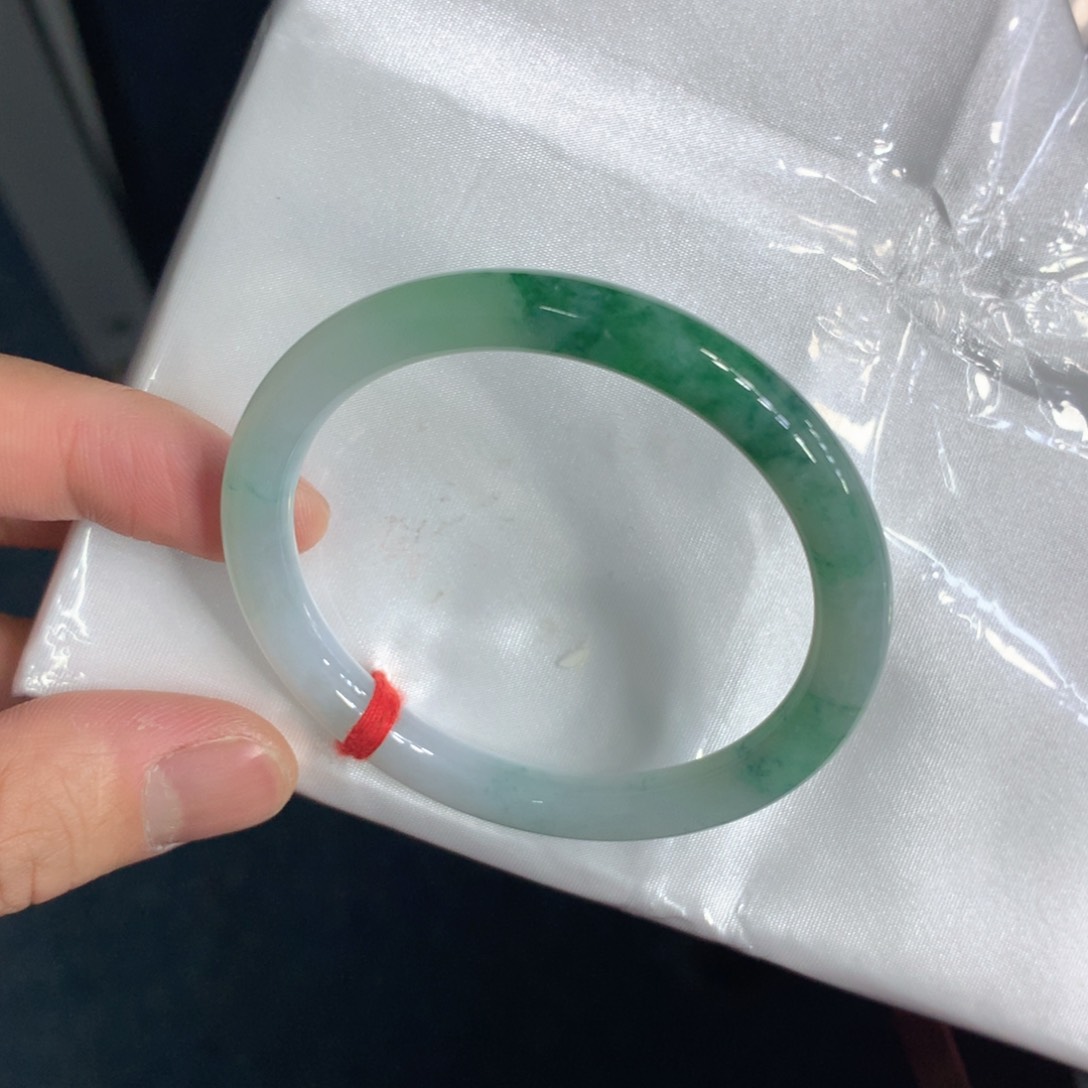 翡翠手镯（圆镯）未镶嵌翡翠
