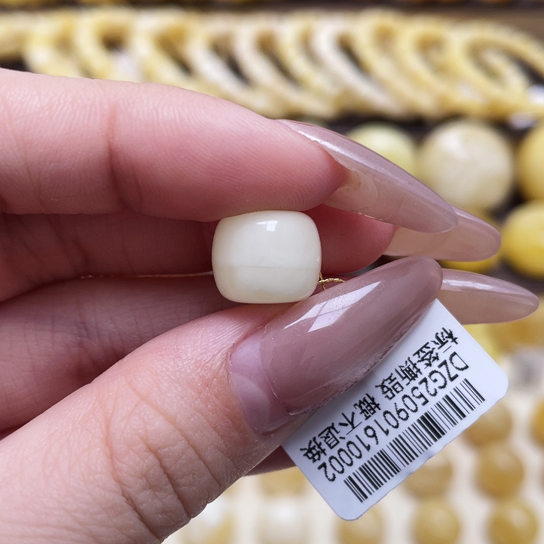 琥珀未镶嵌裸石11.8*9.9mm老型