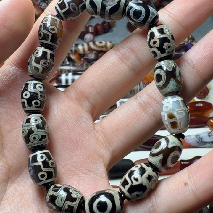 钟***意玛瑙/玉髓玛瑙古珠（带绳子）未镶嵌