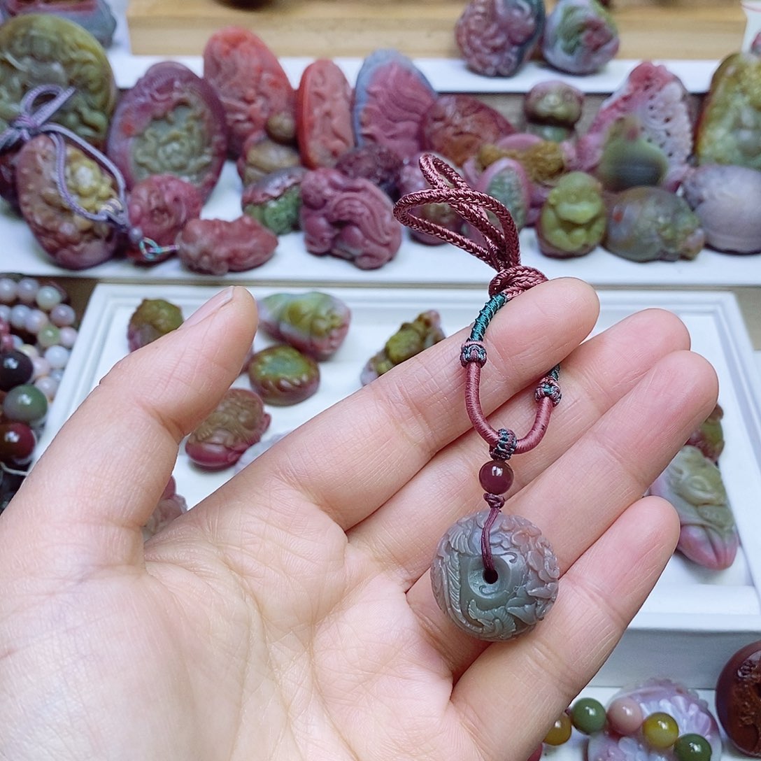 玛瑙/玉髓盐源玛瑙吊坠未镶嵌