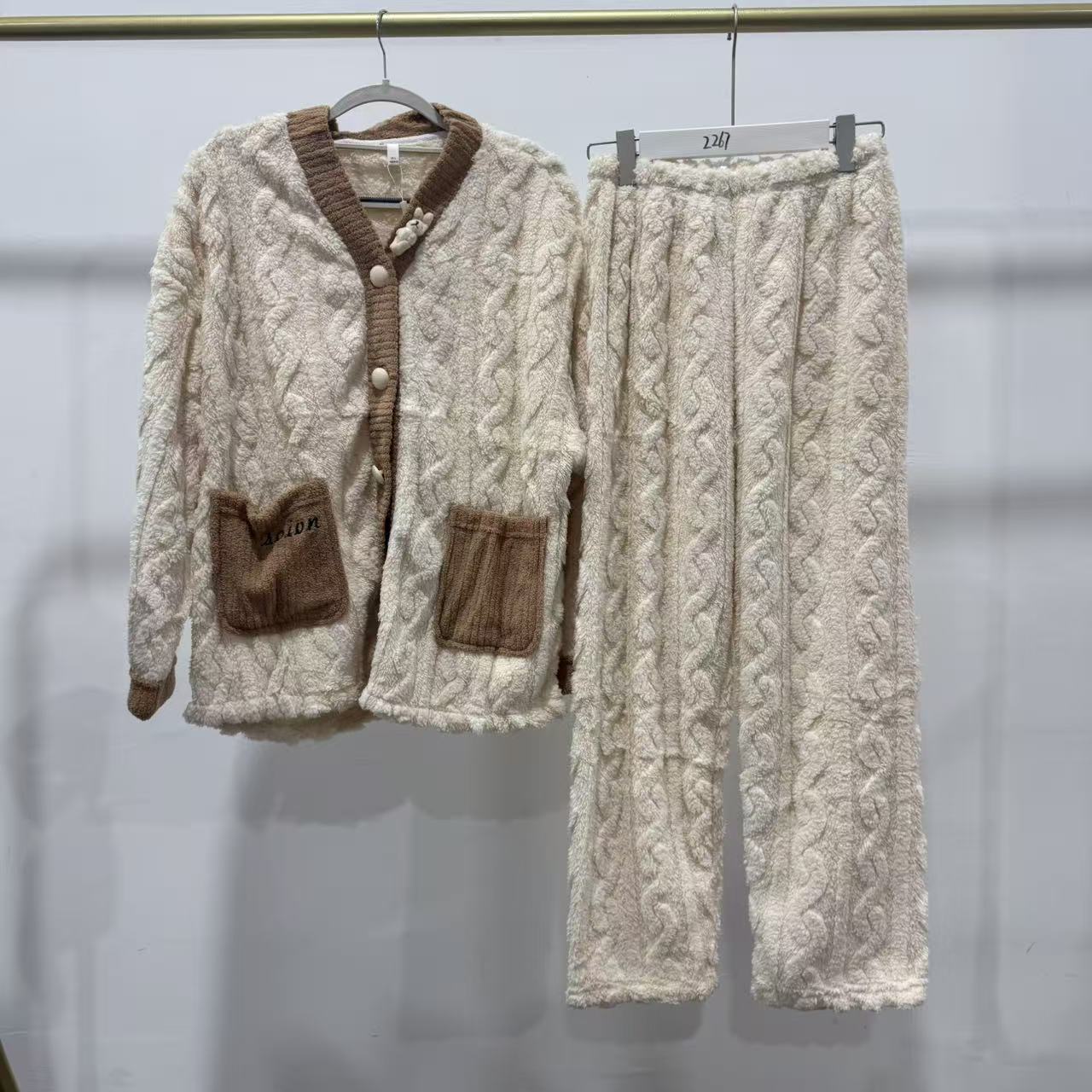 7028女绒睡衣套装冬季睡衣时尚保暖加绒冬款加厚家居服套装  