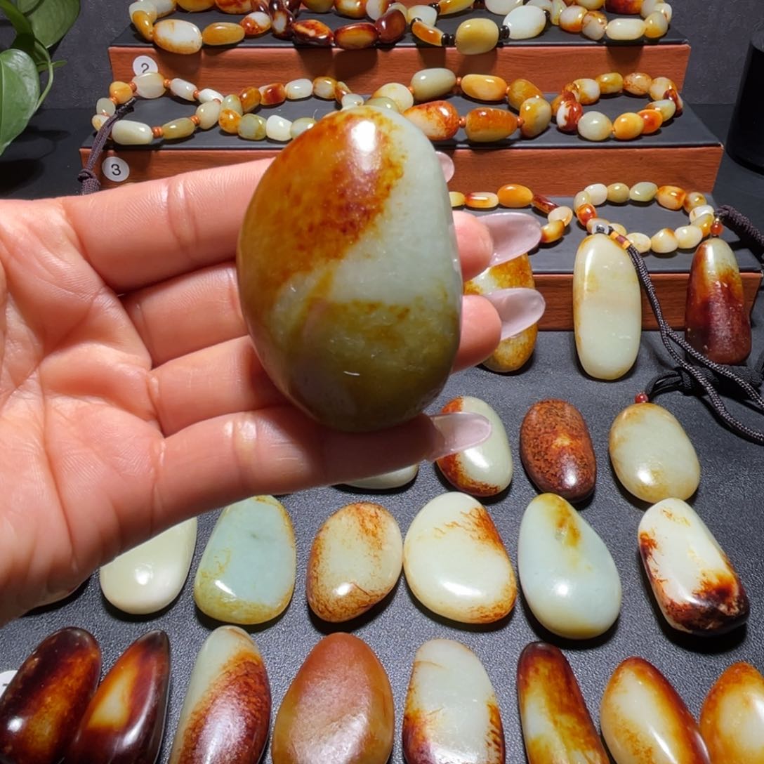 颈饰未镶嵌和田玉醉*哥