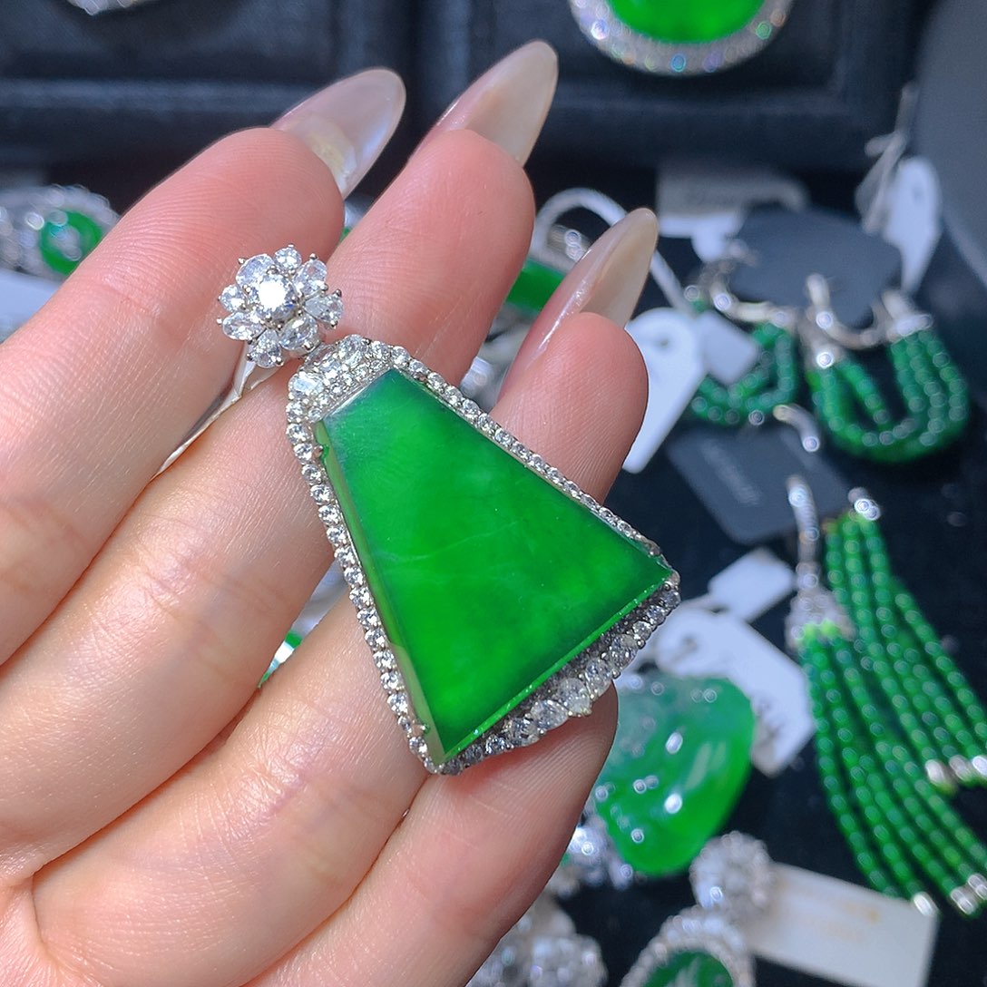 翡翠颈饰银S925镶嵌翡翠