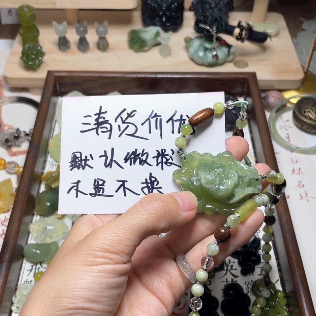 蛇纹石玉颈饰未镶嵌