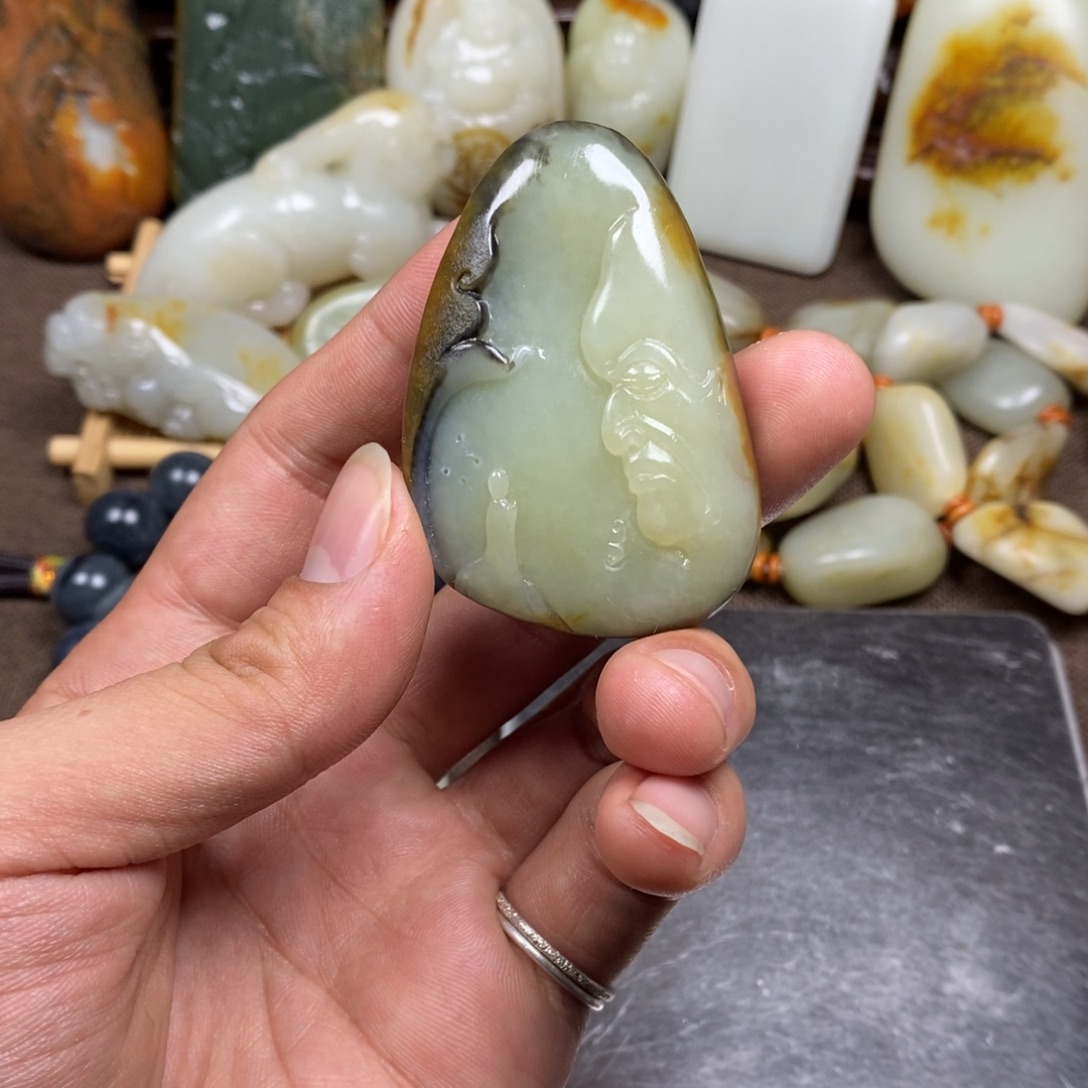 忠***秋和田玉未镶嵌挂件