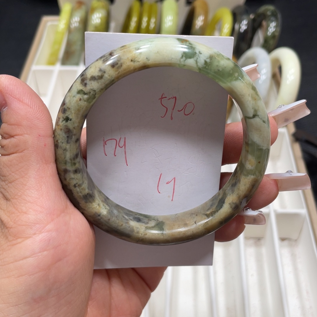 蛇纹石玉未镶嵌手镯