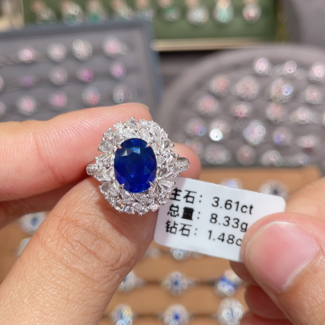 蓝宝石戒指18K金镶嵌.