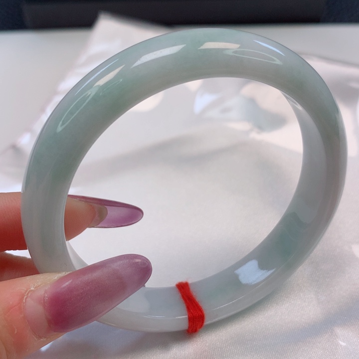 翡翠手镯未镶嵌60圈