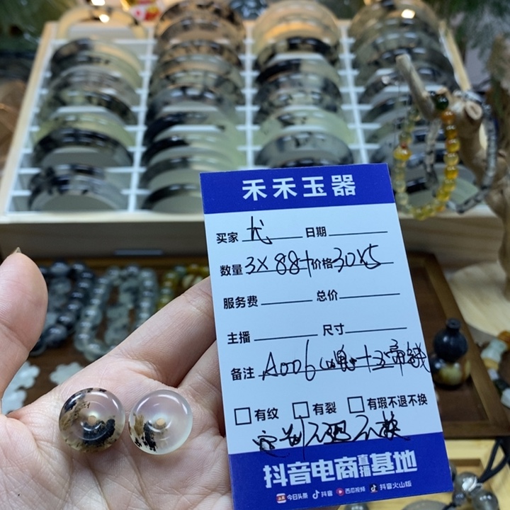 尤***别蛇纹石玉未镶嵌颈饰