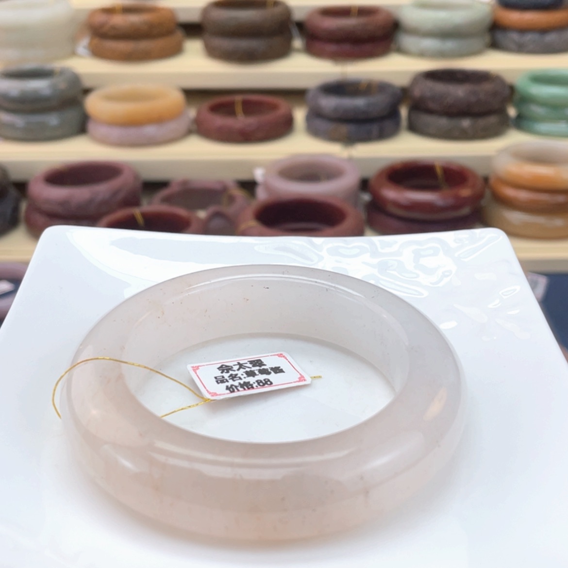 【闪购商品】石英质玉手镯未镶嵌