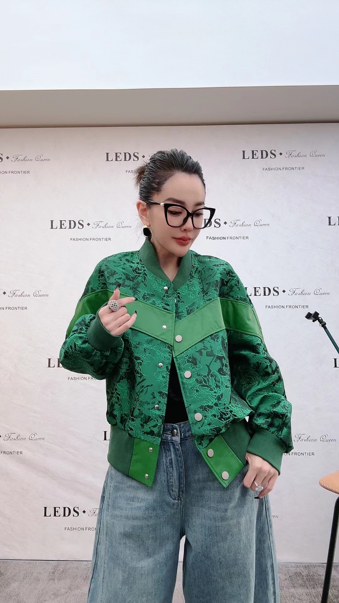 LEDS 86074（25191）春季新款绿意萌动拼接绿色短外套女款