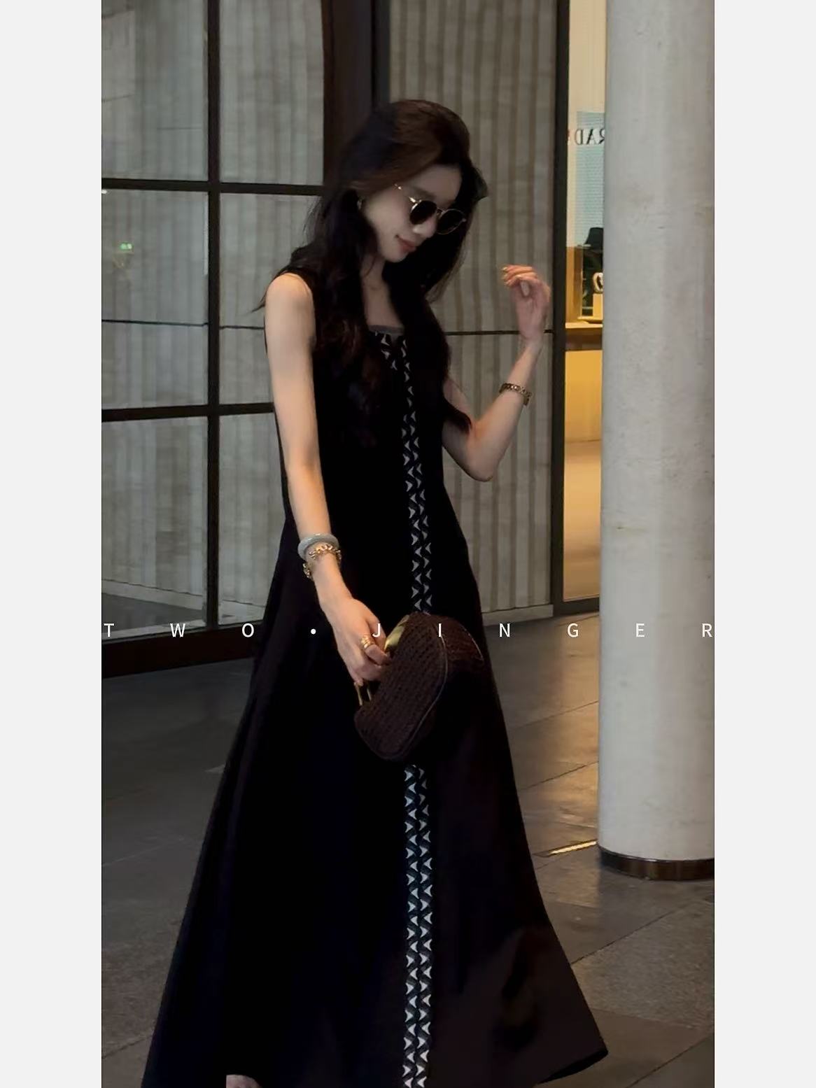 二静子 极简约静奢 『法拉利』超高品质v领编织刺绣连衣裙CX91133 