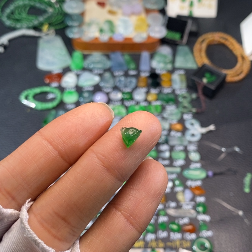 【闪购商品】翡翠挂件未镶嵌莲蓬