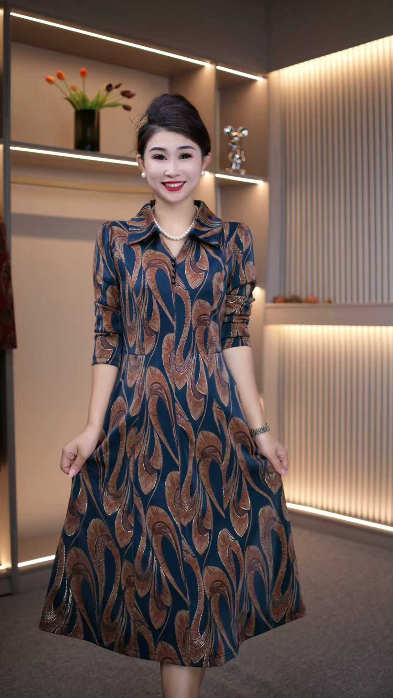洋气妈妈珠光幻彩琉璃丝翻领气质显瘦连衣裙