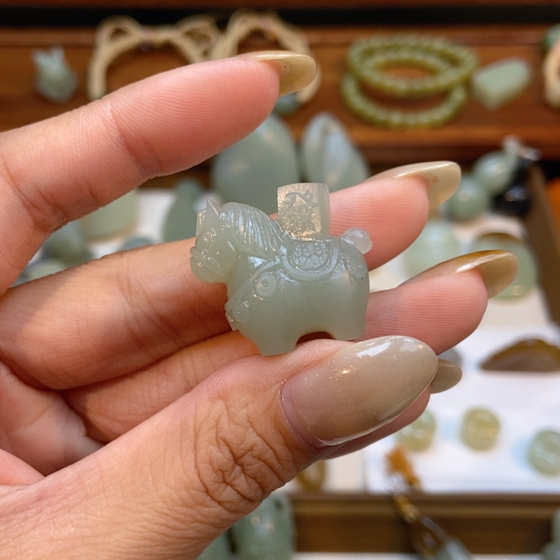 颈饰未镶嵌和田玉