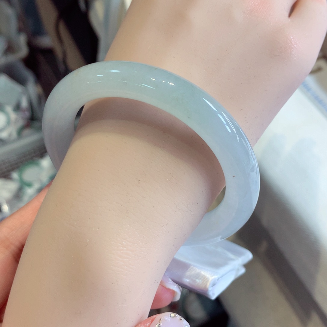 翡翠手镯未镶嵌18圆条77