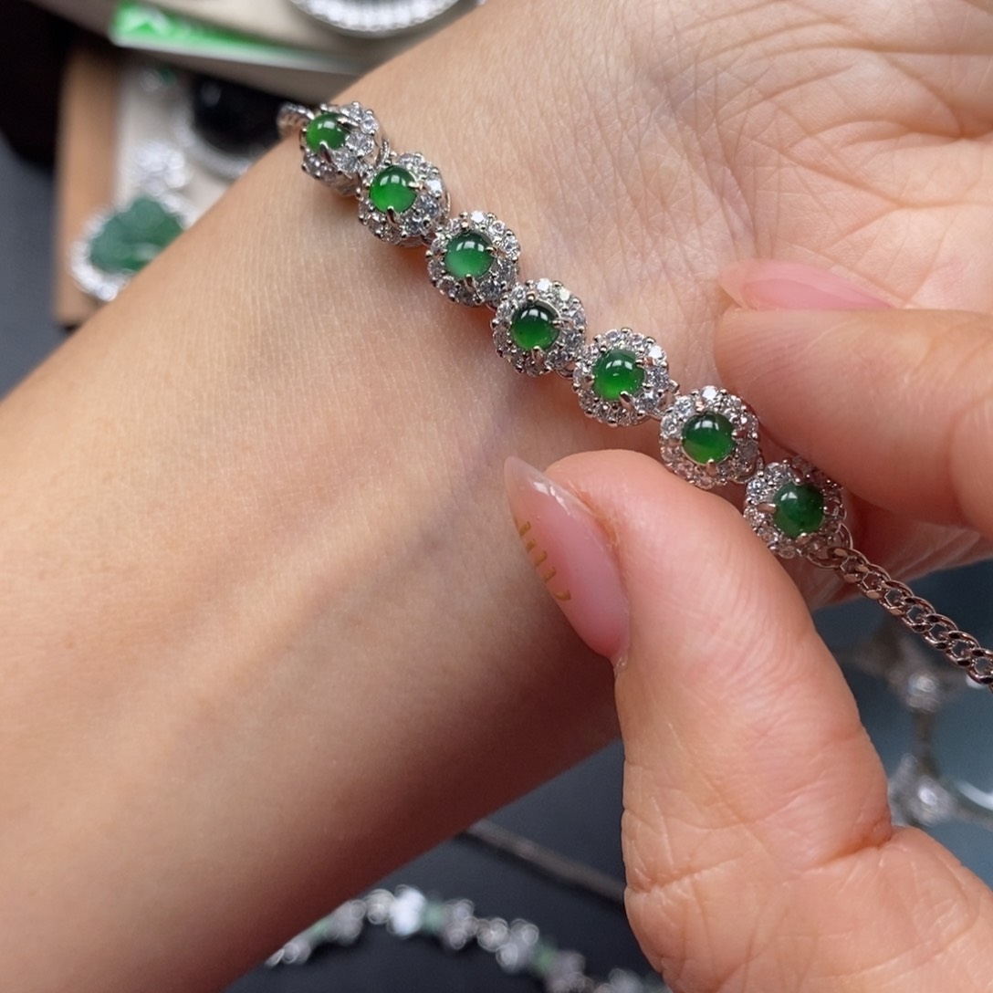 翡翠颈饰未镶嵌翡翠