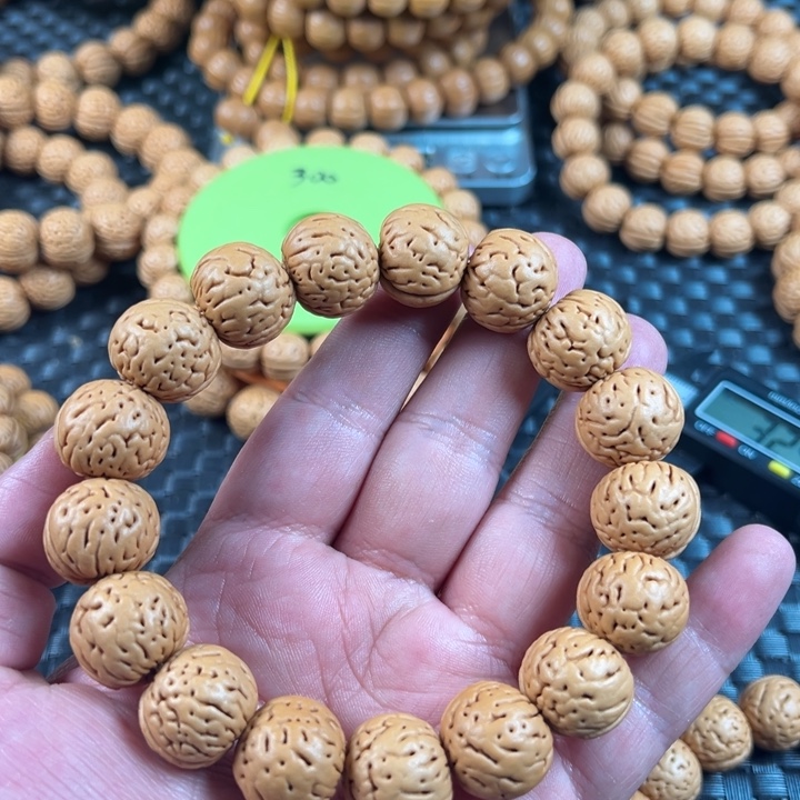 L***V桃核手串金丹桃核