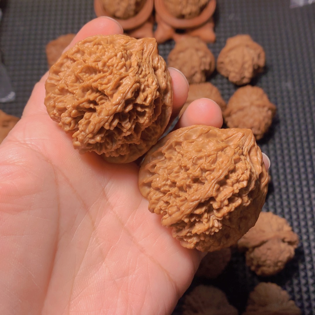 文玩核桃吊坠王*诺满天星