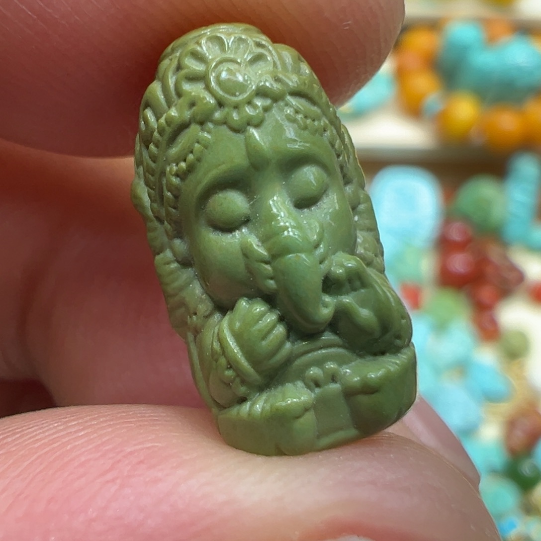 绿松石未镶嵌颈饰