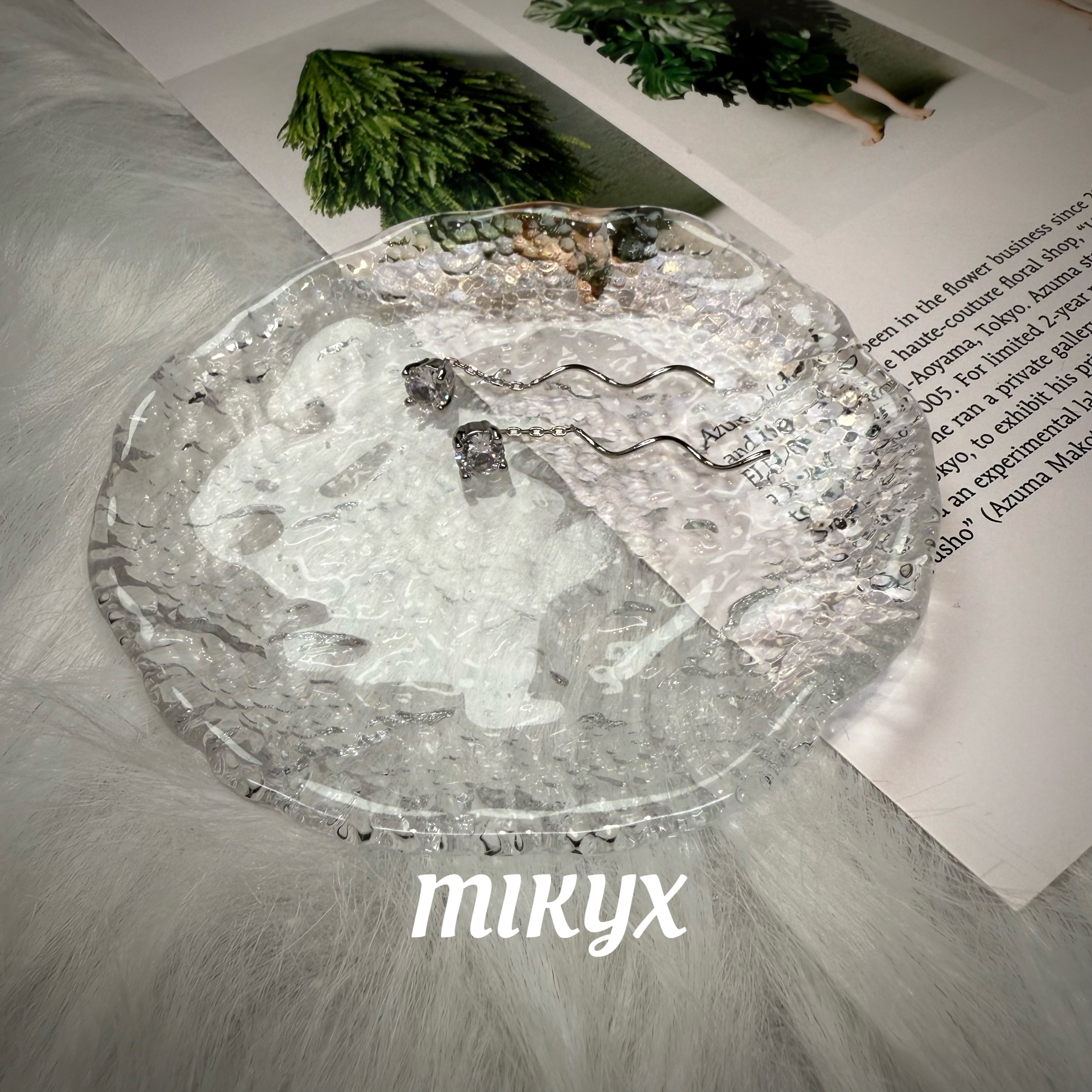 mikyx 铜合金合成锆石耳饰 银色波浪耳线A131