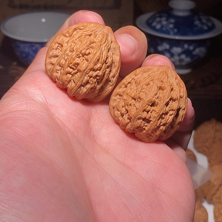 文玩核桃手把件密纹