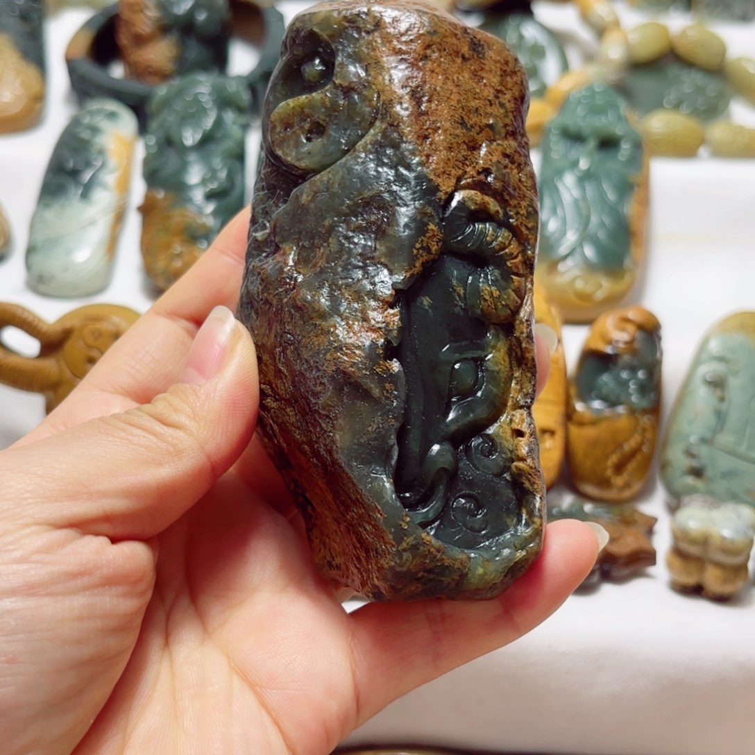 岫岩河磨玉（透闪石质玉）挂件未镶嵌哈*米