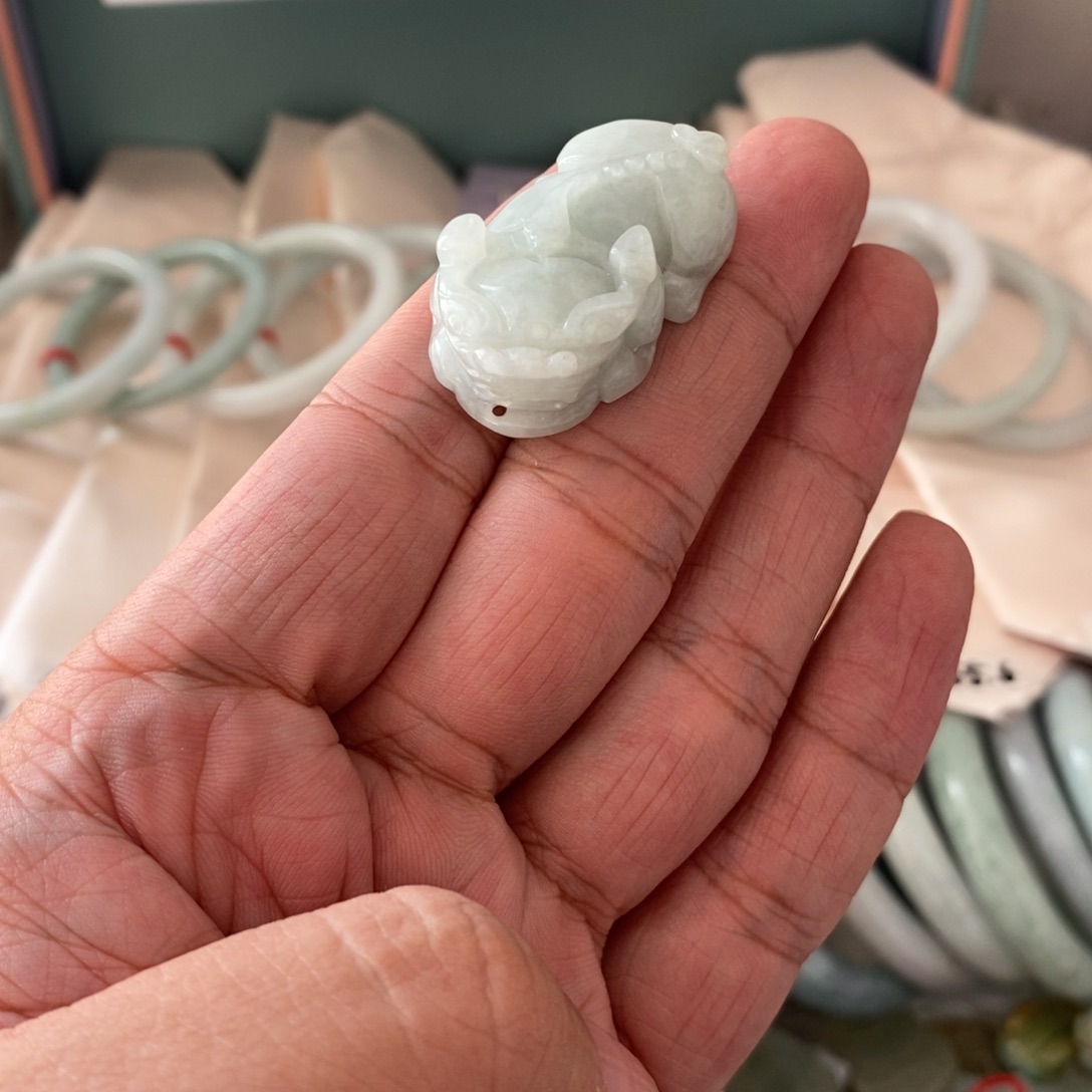 春***0翡翠未镶嵌手镯貔貅
