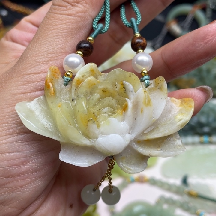 蛇纹石玉未镶嵌颈饰