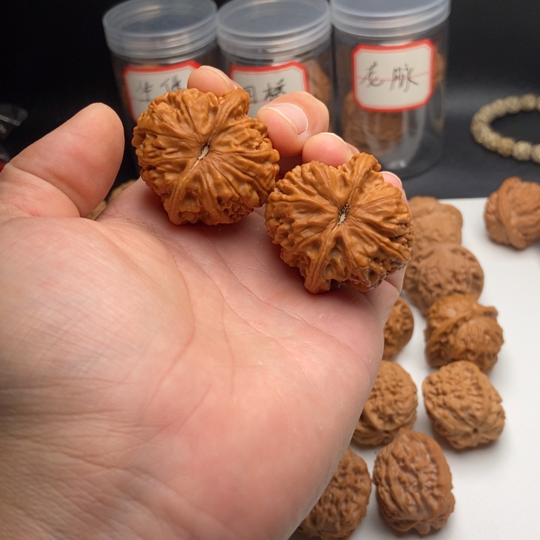 文玩核桃把件想**肌牡丹纹