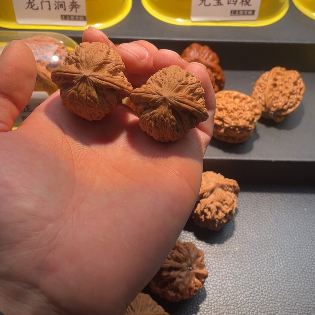 正***八吊坠文玩核桃磨盘