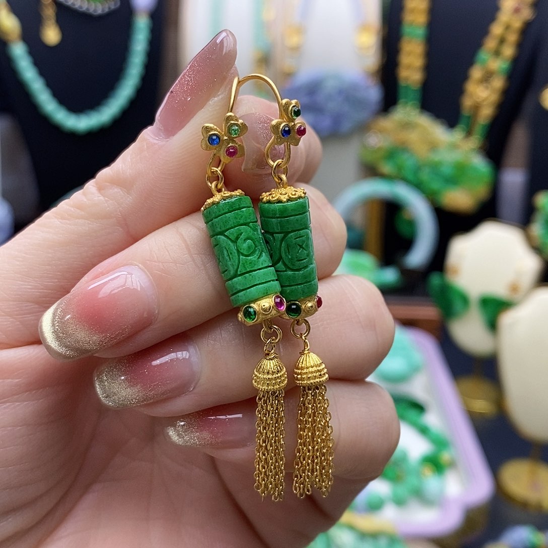 翡翠颈饰未镶嵌天然