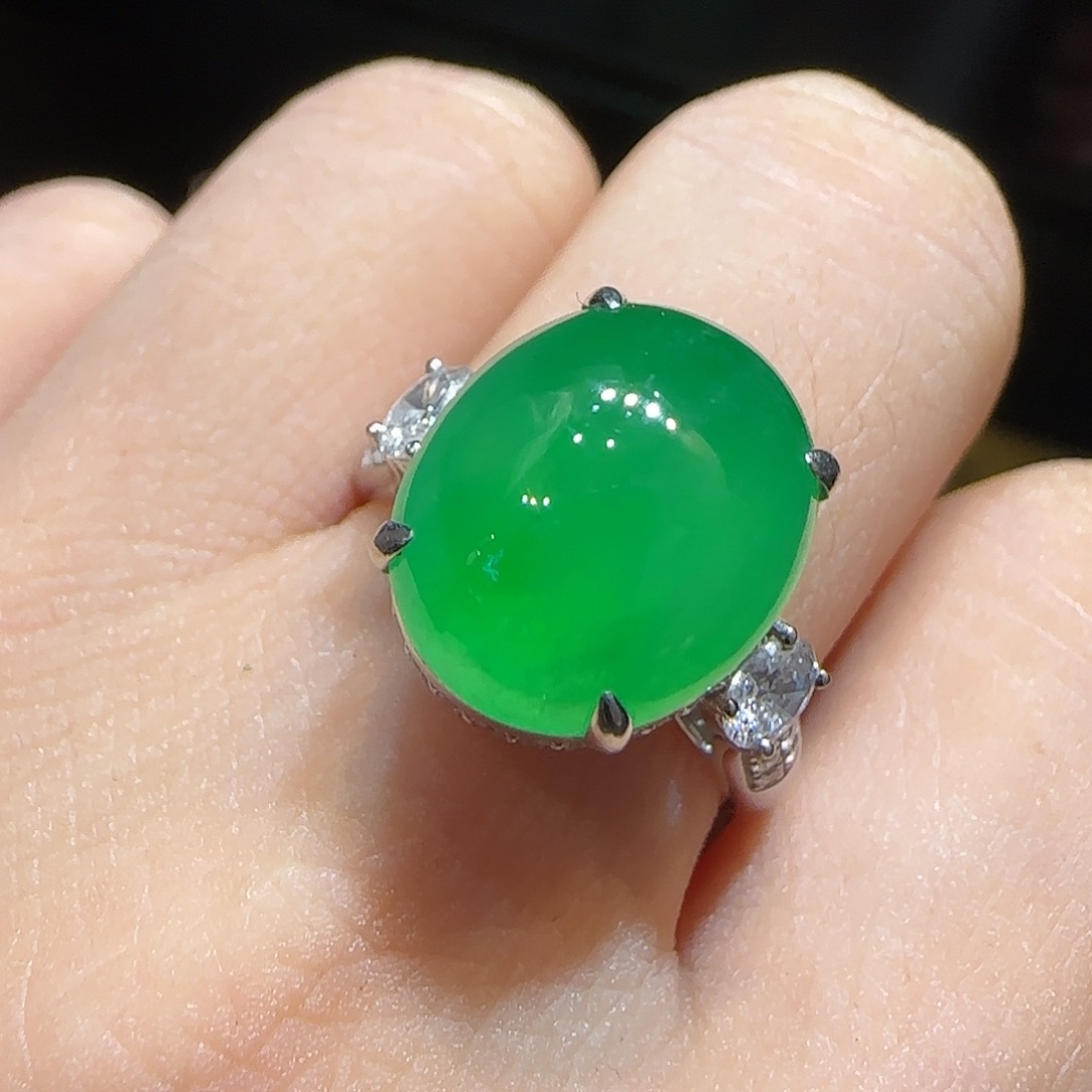 翡翠18K金镶嵌戒指蛋面