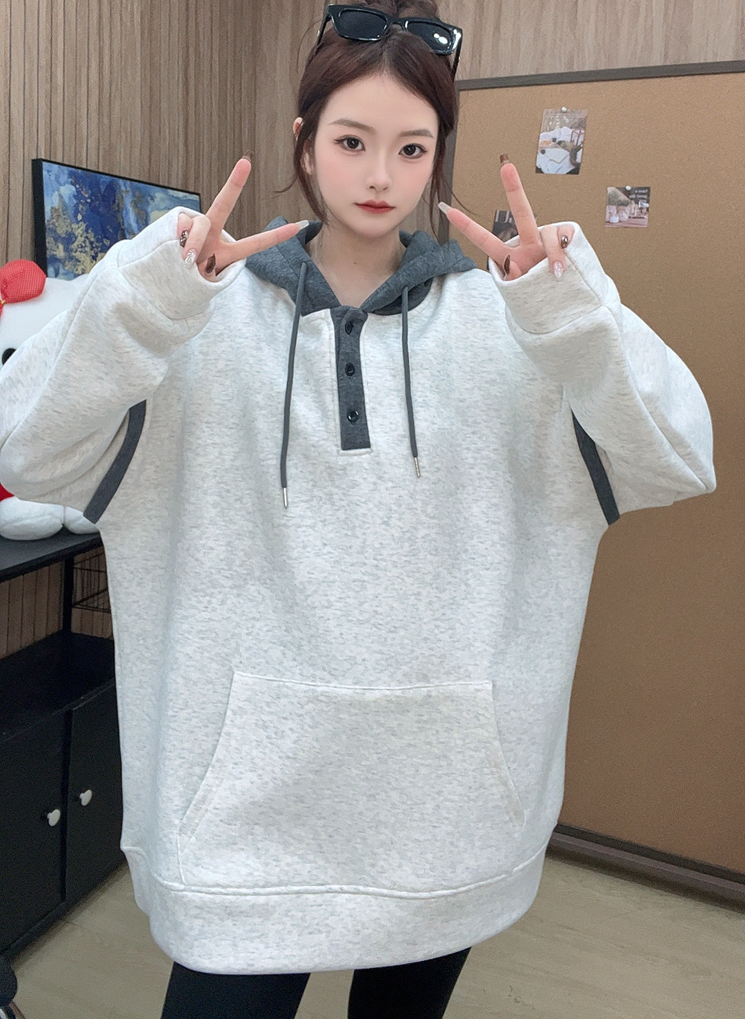 加绒加厚中长款卫衣女2025秋冬新款爆款连帽扣子撞色宽松百搭上衣