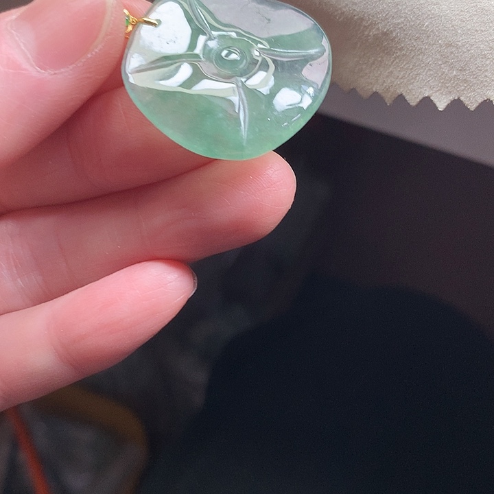 翡翠颈饰18K金镶嵌吊坠