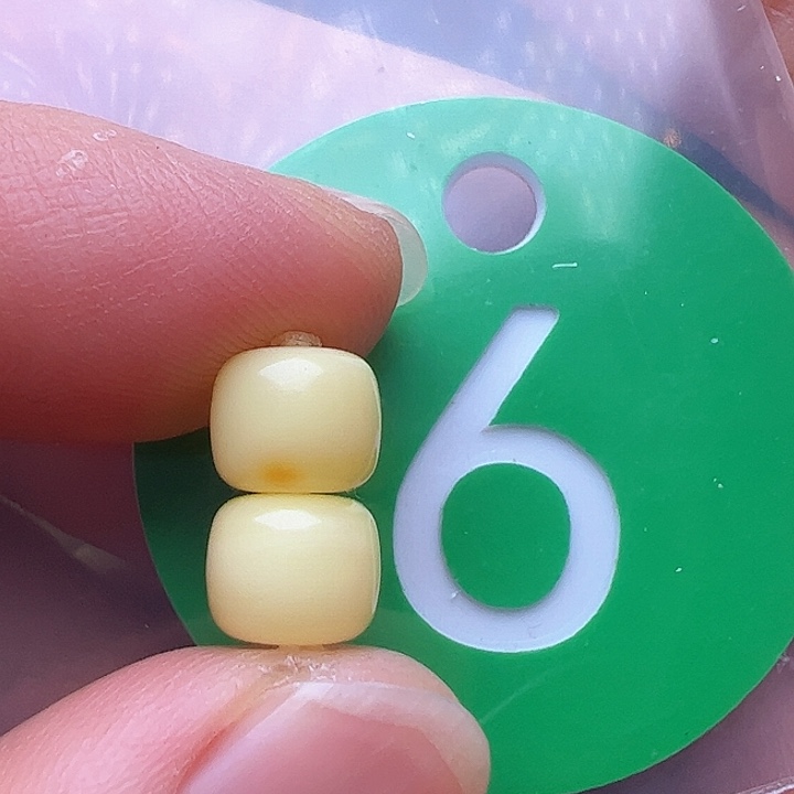 蜜蜡裸石未镶嵌7m m