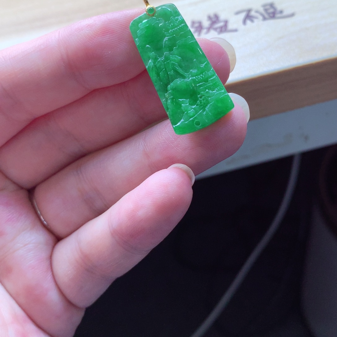 翡翠颈饰18K金镶嵌吊坠