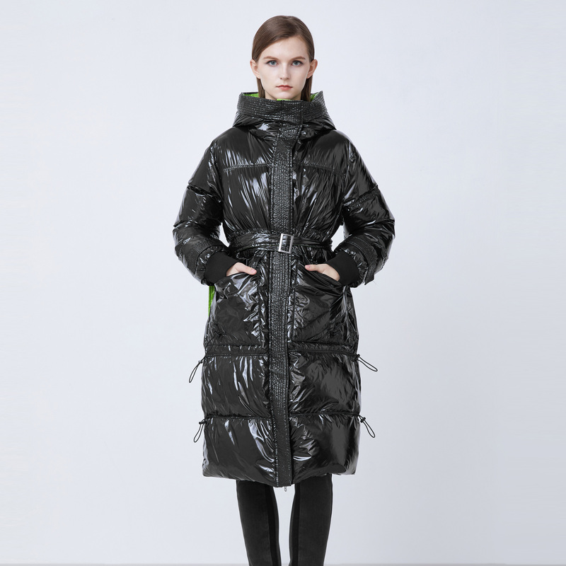 sdeer圣迪奥女装时尚高领连帽收腰抽绳亮面长款羽绒服S21482427