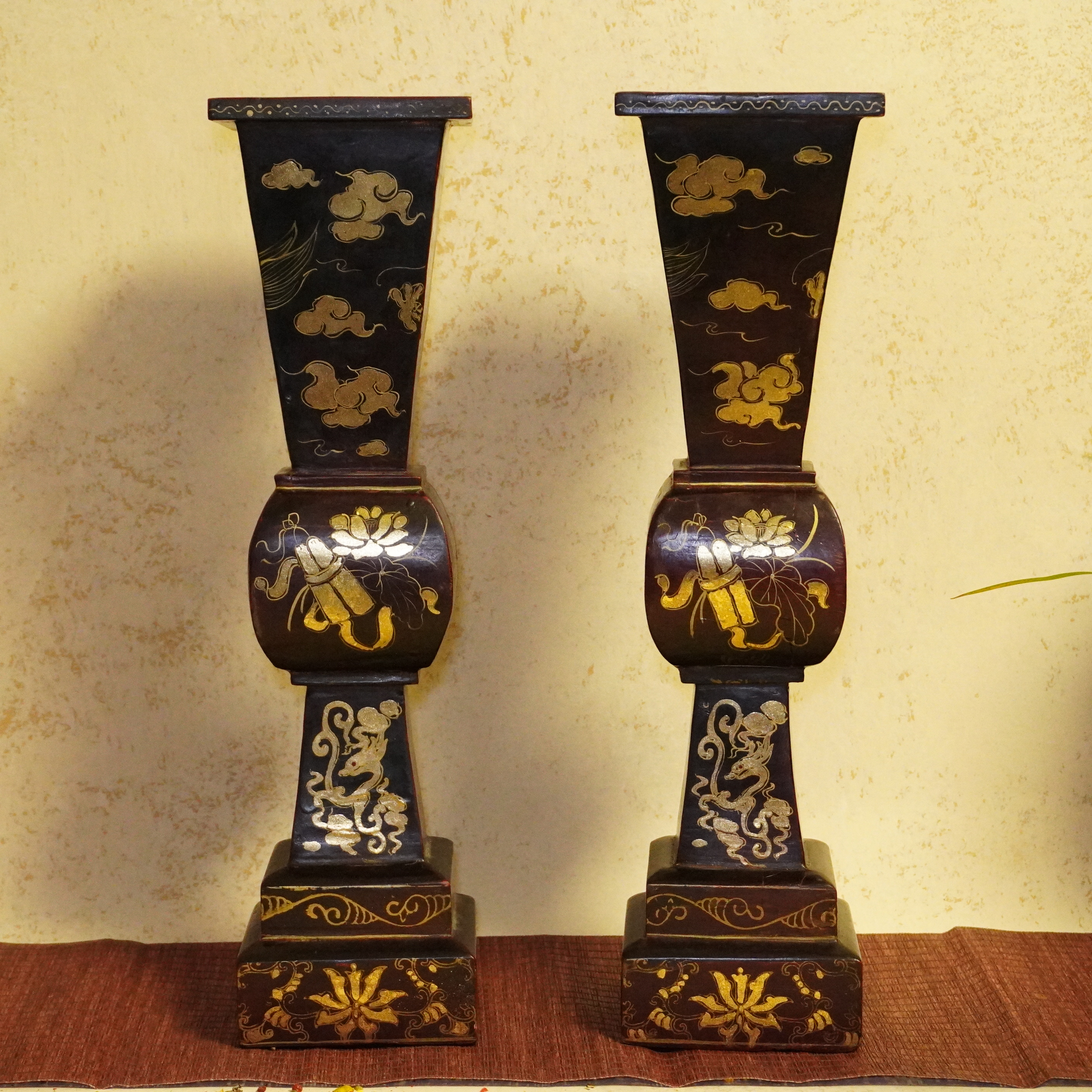 【槐荫山房】/HY2519/清晚期黑漆描金云龙纹花觚成对