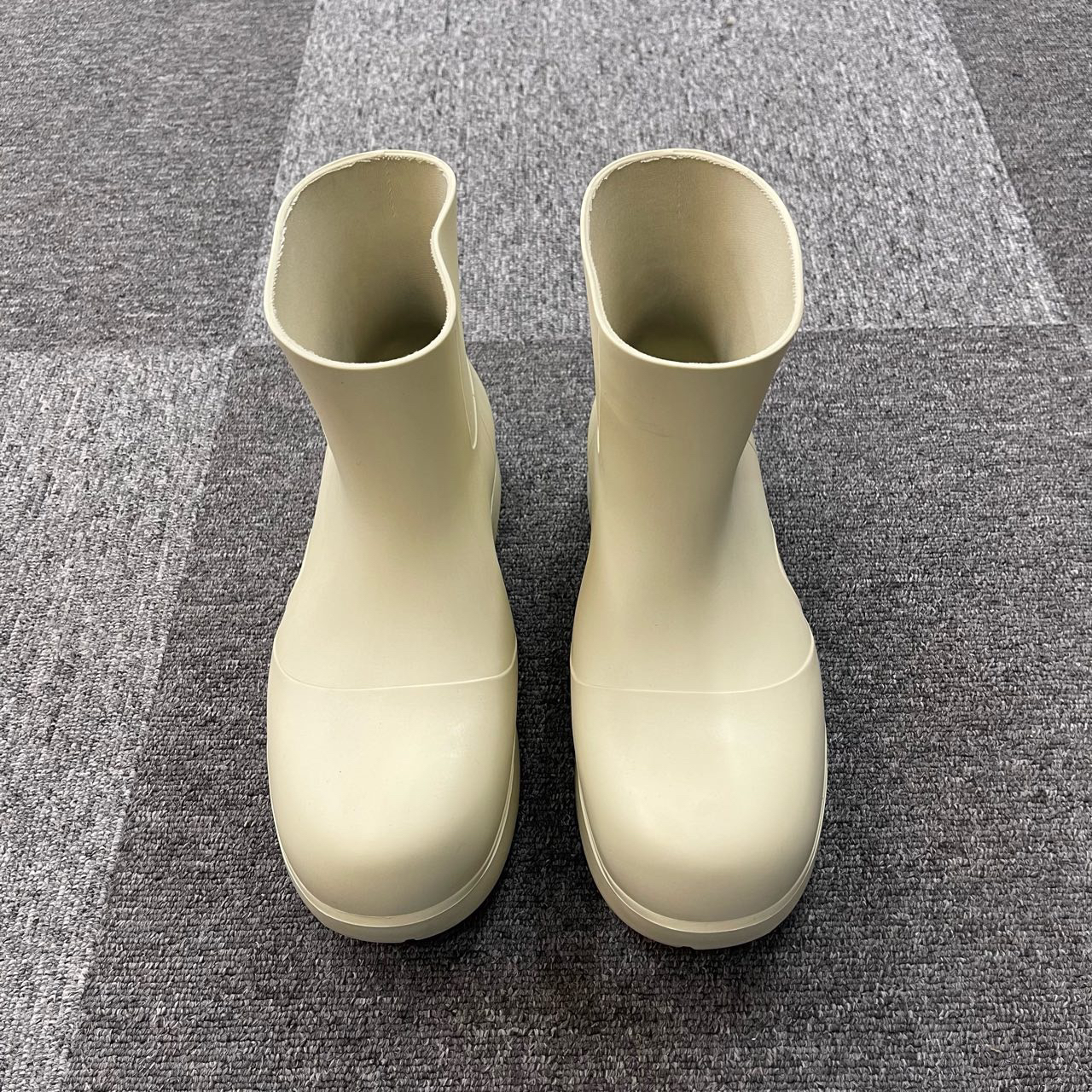 95新 BOTTEGA VENETA/葆蝶家 BV Puddle橡胶雨靴/42码/6200
