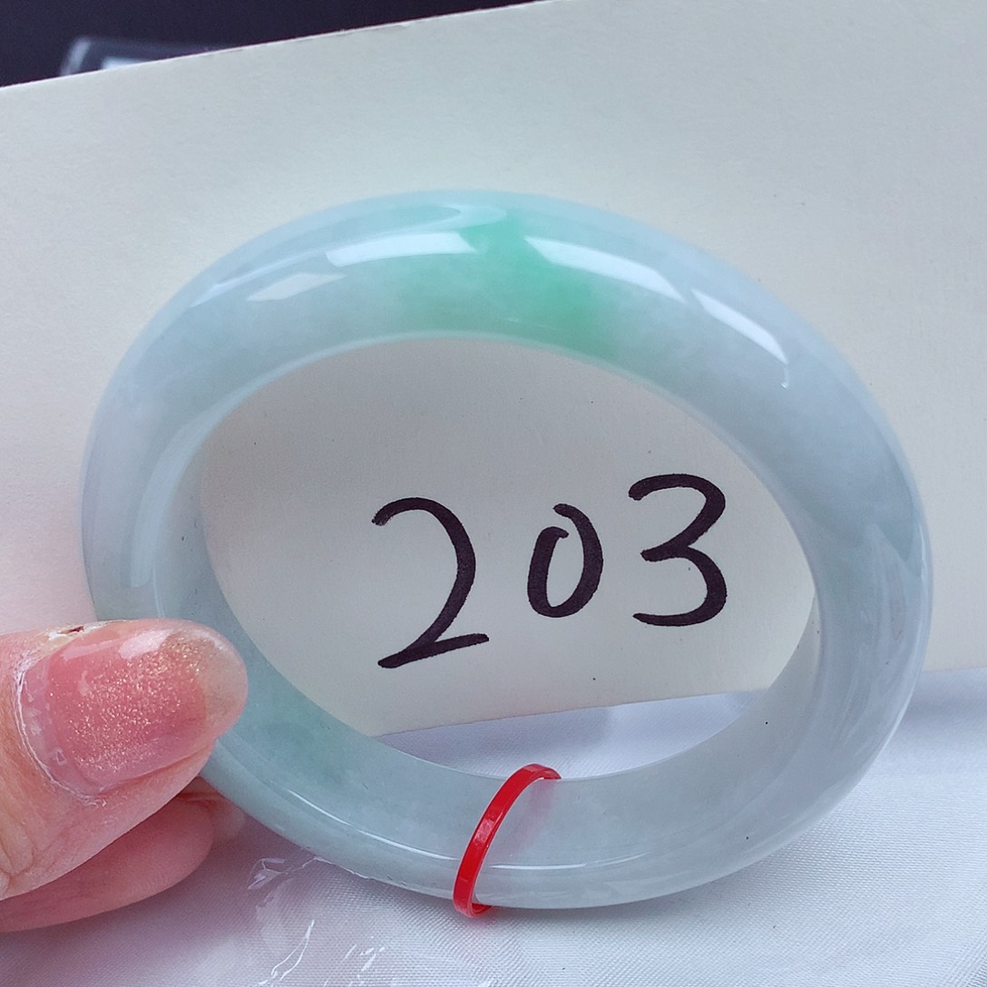 翡翠手镯未镶嵌翡翠