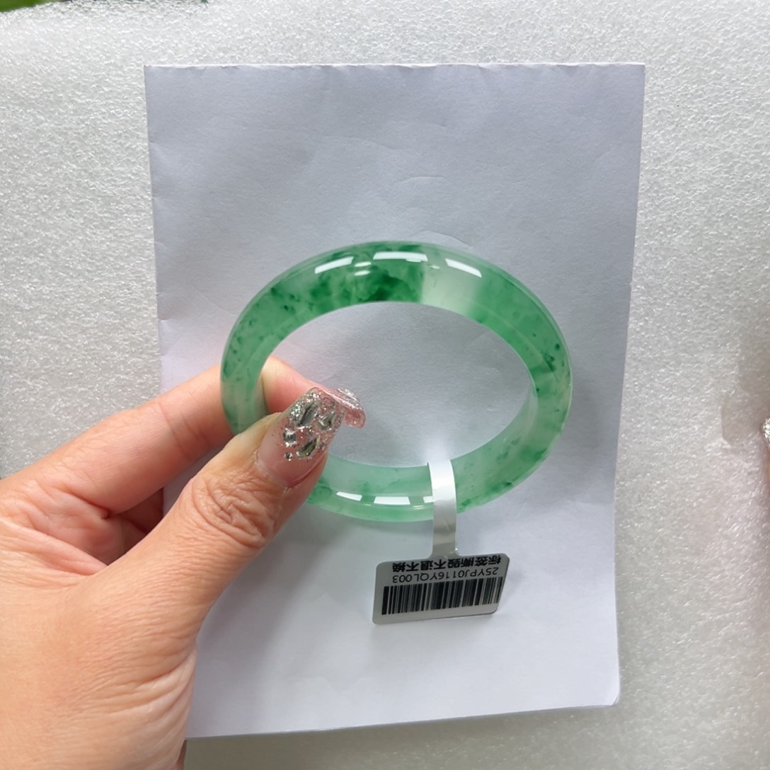 石英质玉手镯未镶嵌过*。➕佳佳56