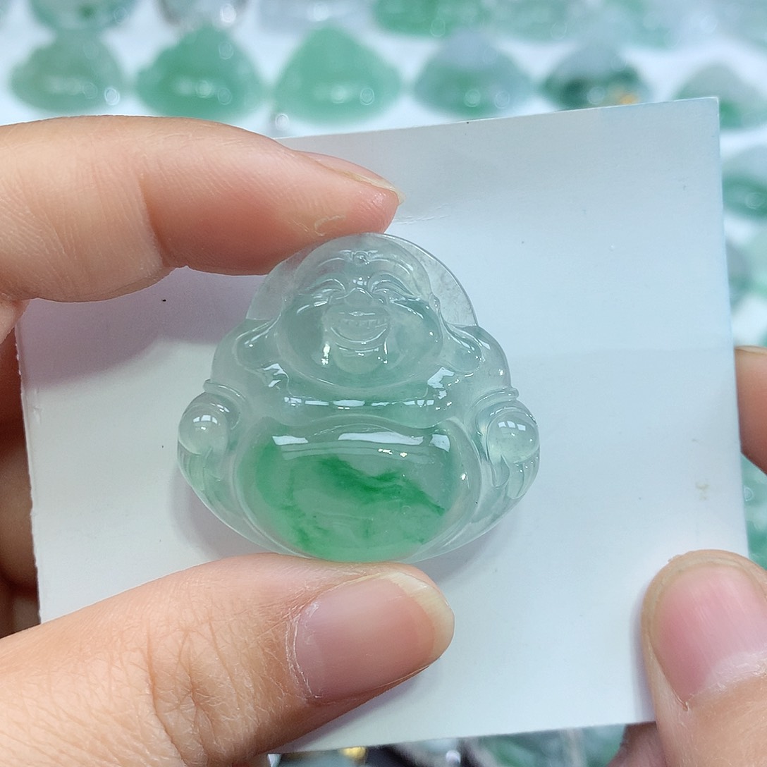 翡翠颈饰未镶嵌佛