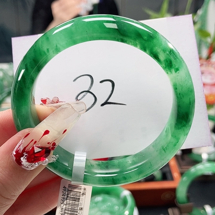 石英质玉手镯未镶嵌天然A货非洲翠手镯