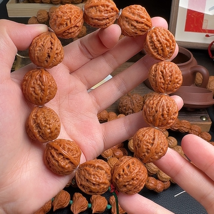 文玩核桃手串三棱