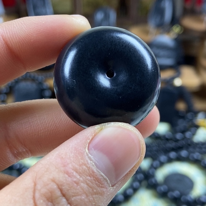 和田玉（墨玉）未镶嵌颈饰平安扣