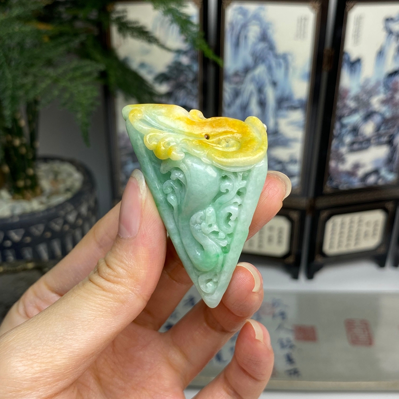 黄加绿俏色复古龙挂件 天然翡翠A货  